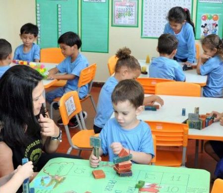 Capital abre seleção para assistente de educação com salário de R$ 1,9 mil