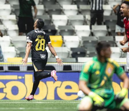 Atlético-MG vence a primeira no Brasileirão ao derrotar o Inter