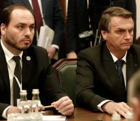 “Perseguição tem de acabar”, diz Carlos Bolsonaro após pai passar mal