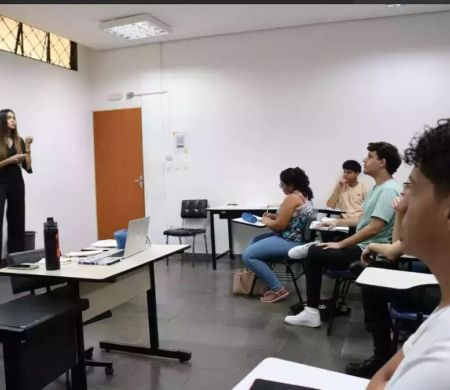 Curso gratuito de inteligência emocional e oratória abre inscrições para jovens na capital