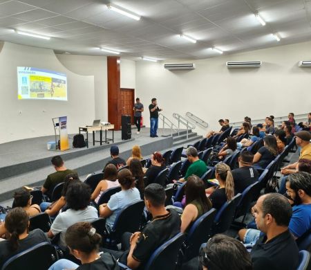 Formação de professores movimenta escolas e altera rotina da rede municipal