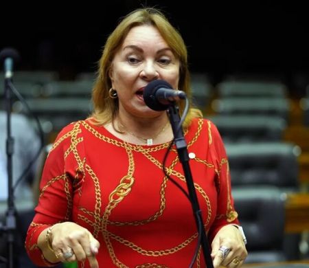 Deputada usou desvio do INSS para adquirir apartamento de R$ 4 mi