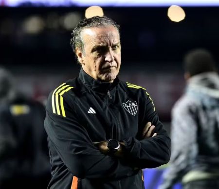 Santos espera resposta de Cuca ainda hoje para selar acordo