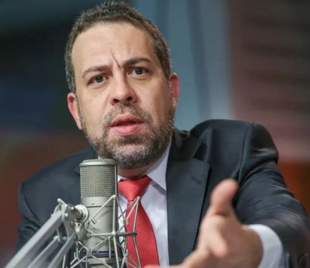 “Negociamos com os caminhoneiros”, diz Boulos sobre greve