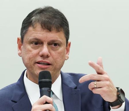 Tarcísio reforça pedido de prisão domiciliar para Bolsonaro em reunião com STF