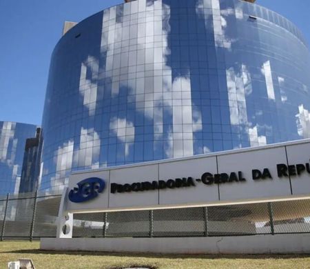 Moraes pede parecer da PGR sobre prisão domiciliar para Bolsonaro