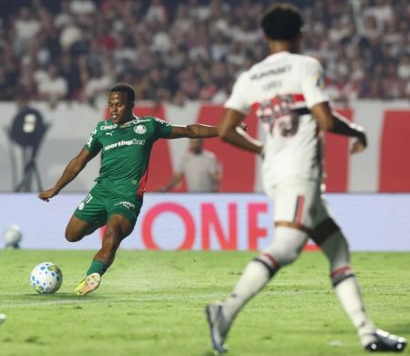Palmeiras bate São Paulo e abre vantagem na ponta do Brasileiro