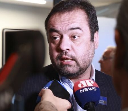 TSE forma maioria para tornar Castro inelegível por 8 anos
