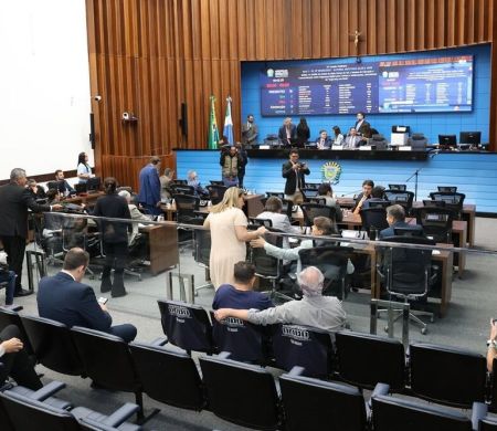 Reajuste de 3,81% para servidores avança na Alems e passa por análise da CCJR