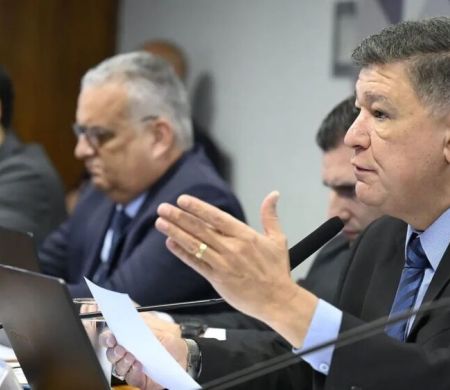 Viana anuncia prorrogação da CPMI e suspende sessão&nbsp;