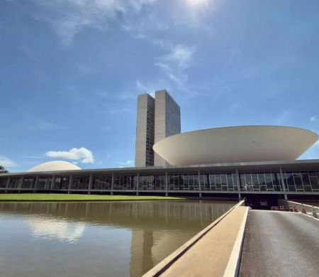 Prazo da janela partidária termina nesta sexta e movimenta a Câmara