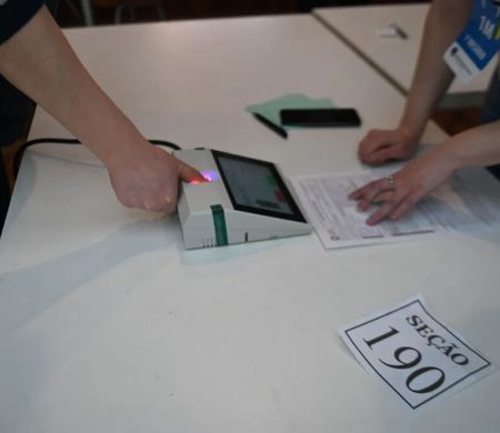 Governadores deixam cargos e ampliam disputa eleitoral&nbsp;
