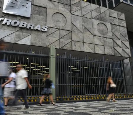 Venda de gás com 100% de ágio derruba diretor