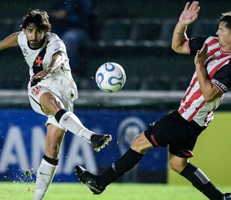 Vasco empata com Barracas Central na estreia da Sul-Americana