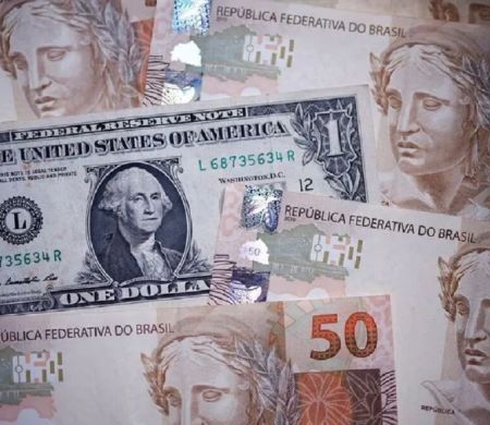 Dólar inicia o dia estável em meio a incertezas sobre a guerra&nbsp;