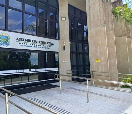 Assembleia acompanha governo e estabelece ponto facultativo no dia 20
