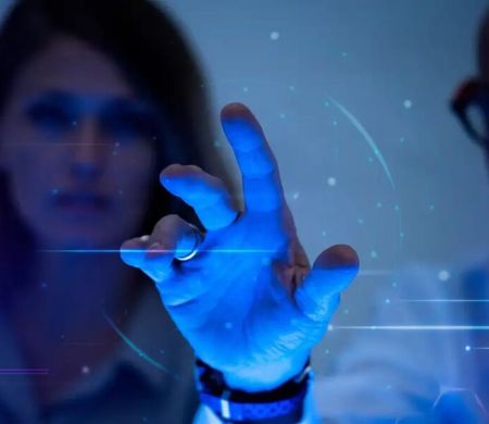 Desinformação cresce com uso de tecnologia e ameaça democracias