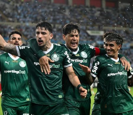 Com pênalti inexistente, Palmeiras bate Sporting Cristal do Peru