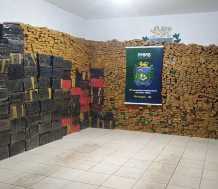 Traficantes são presos com 3,6 t de maconha em tanque agrícola