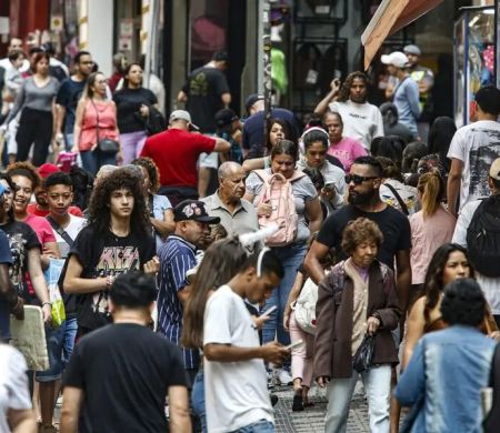 Crescimento populacional desacelera e Brasil envelhece&nbsp;