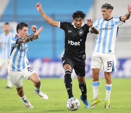 Medina supera desafios de adaptação para brigar por titularidade no Botafogo