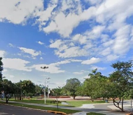Calor ganha força e pancadas isoladas marcam a segunda-feira em MS