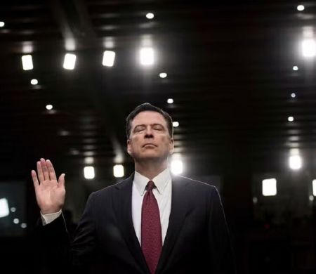 Ex-chefe do FBI se entrega à Justiça dos EUA por ameaça a Trump&nbsp;