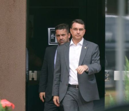 Flávio fala em ‘subir a rampa’ com Bolsonaro após derrubada do veto
