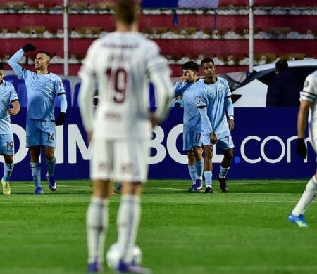 Jogando na altitude, Fluminense leva 2 a 0 do Bolívar e se complica