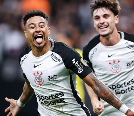 Corinthians bate o Peñarol e fica perto das oitavas da Libertadores