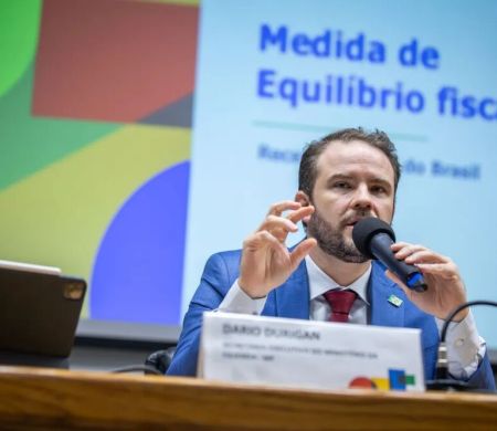 Pressão faz preço do combustíveis subir 20%, diz Durigan&nbsp;