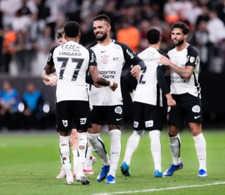 Corinthians é o primeiro brasileiro classificado às oitavas da Libertadores