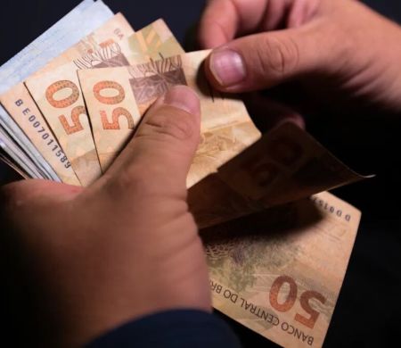 IBGE aponta recorde no rendimento médio dos brasileiros em 2025&nbsp;