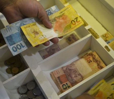 Inflação que corrige os salários acumula 4,11% em 12 meses