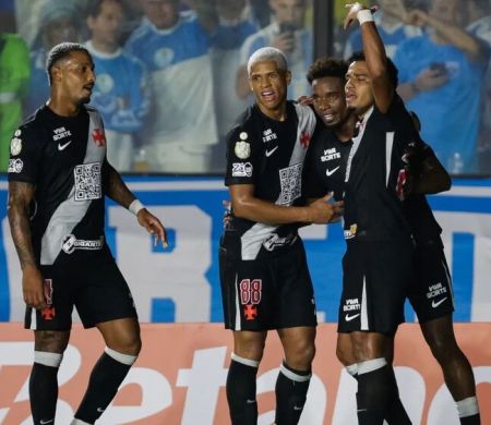 Vasco leva susto, mas elimina Paysandu e vai às oitavas da Copa do Brasil