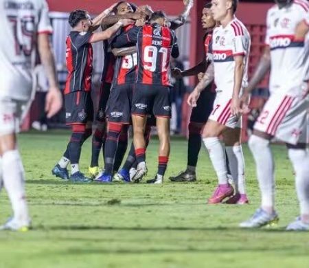 Vitória vence no Barradão, vai às oitavas e tira o Flamengo da Copa do Brasil