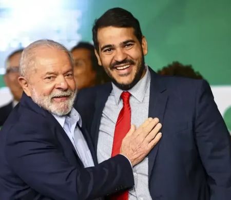 Lula diz a aliados que vai insistir na indicação de Messias para o Supremo