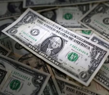 Ata do Fed e guerra no Oriente Médio fazem dólar abrir em queda