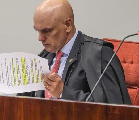 Moraes cobra ação do governo para pedir a extradição de Zambelli