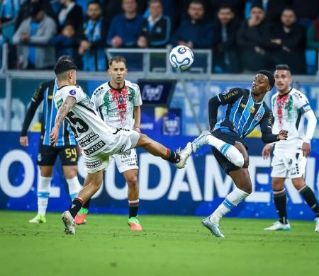 Grêmio vence Palestino e fica perto das oitavas da Copa Sul-Americana