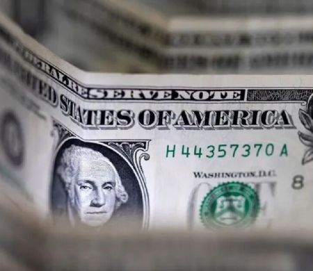 Dólar abre a sexta-feira estável com atenções voltadas à guerra&nbsp;