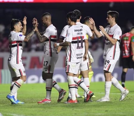 São Paulo vence o Boston River e garante vaga nas oitavas da Sul-Americana