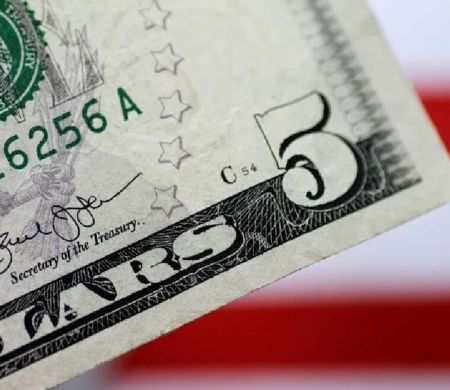 Após troca de ataques entre EUA e Irã, dólar abre o dia em alta
