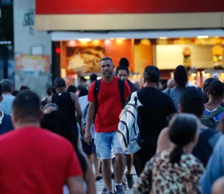 Desemprego vai a 5,8% no trimestre encerrado em abril, afirma o IBGE