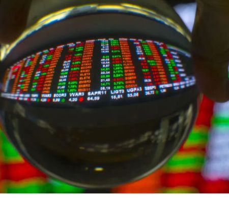 Dólar sobe e Ibovespa recua com PIB e decisão dos EUA sobre PCC e CV&nbsp;