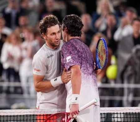 Fonseca e Jakub Mensik disputam as quartas de final em Roland Garros