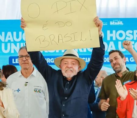 Lula provoca Trump ao voltar a defender o Pix em agenda pública