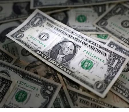 Dólar opera estável após escalada de tensão entre EUA e Irã
