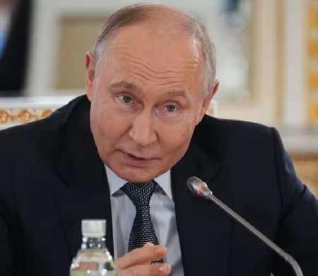 Putin diz que não vê motivos para se encontrar com Zelensky
