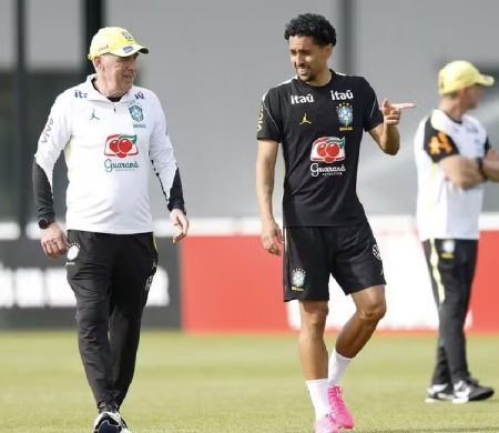 Ancelotti elogia o abraço de Marquinhos em Gabriel Magalhães após pênalti&nbsp;&nbsp;